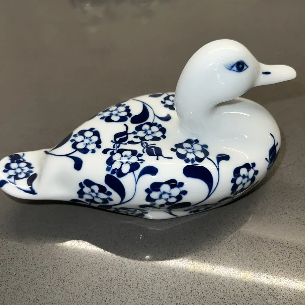 N/A blue white